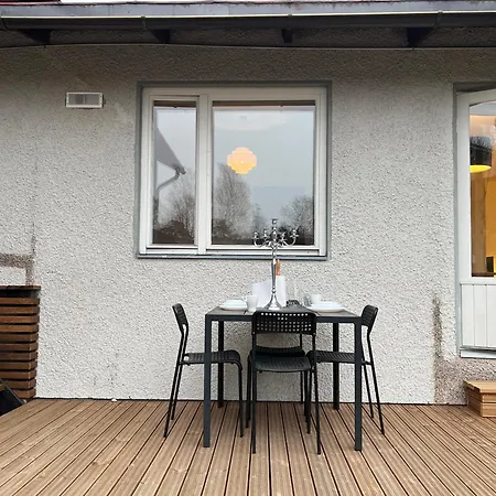 Vakantiehuis Cozy Independent House With Free Parking And 20 Mins To Center *